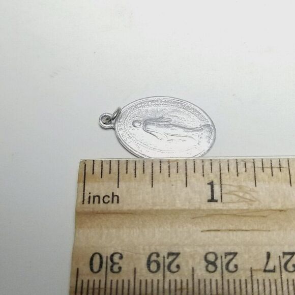 Vintage Mary Religious Charm Pendant, Silver Tone Saint, Oval Shape, Estate - Picture 5 of 7